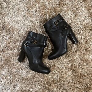 Elegant Black Heeled Boots